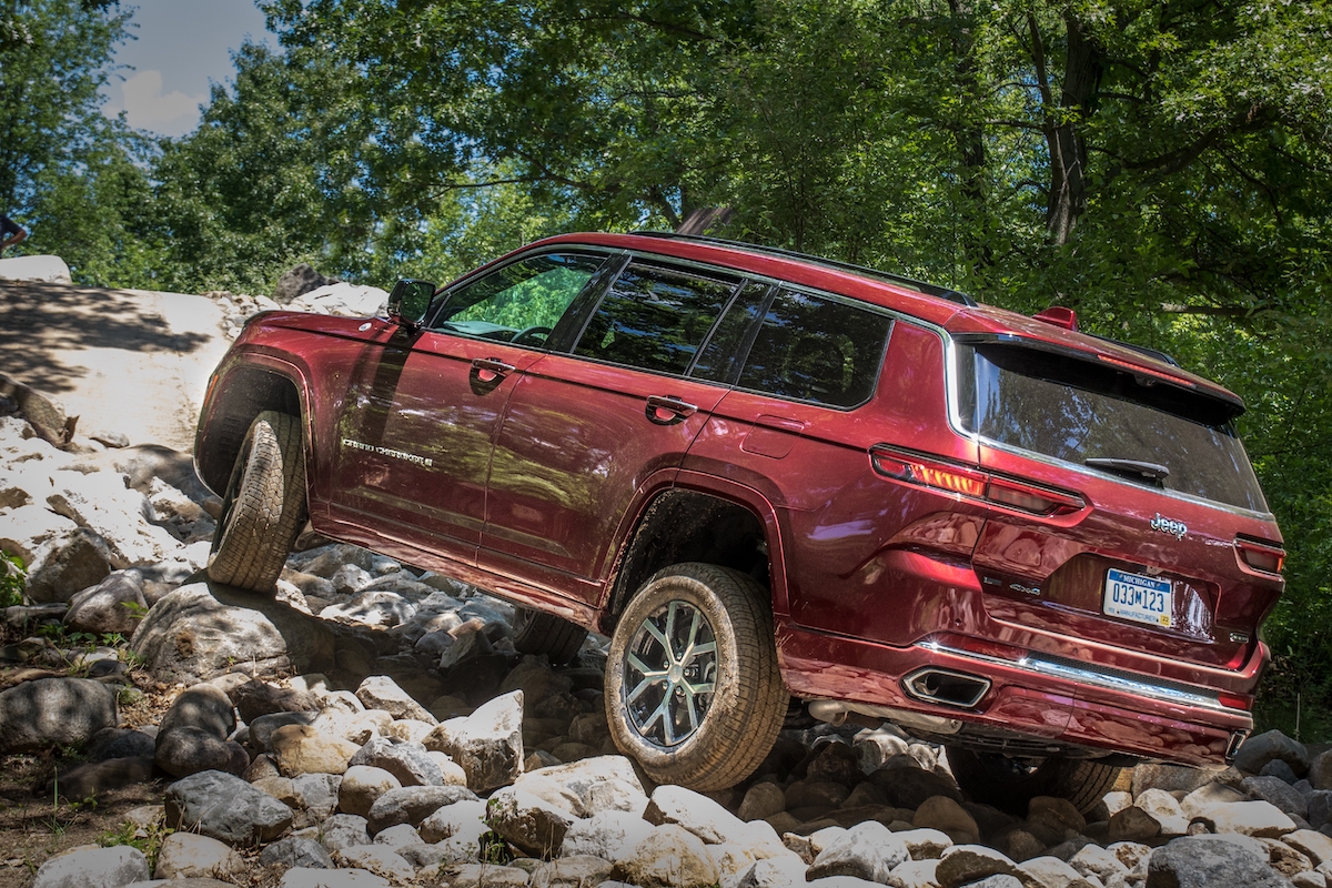 2022 Jeep Grand Cherokee L Overland Trailhawk off Road